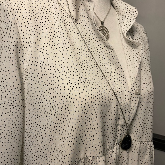 EXPRESS MED Flowey Ruffle Dress Perfect for An Expecting Mom - Picture 4 of 7